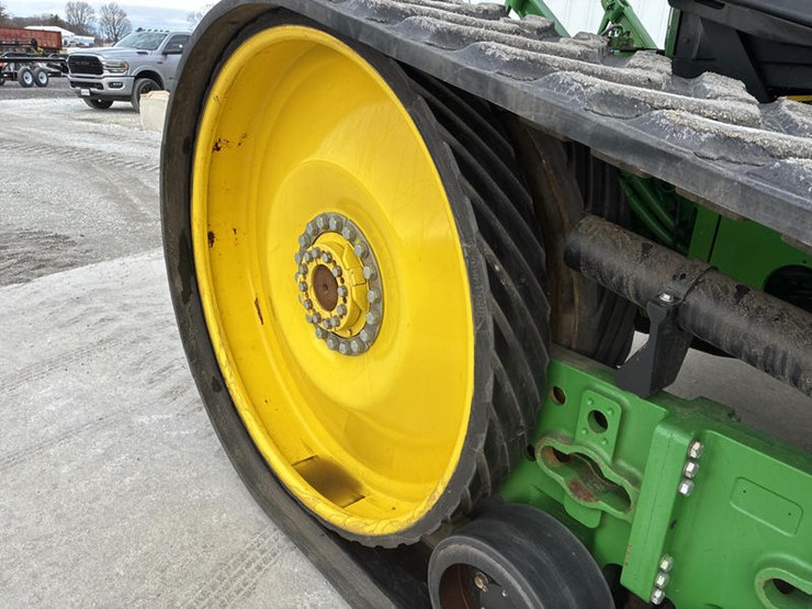 2011-john-deere-8335rt-image-54