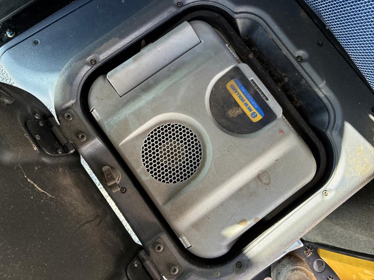 2018-new-holland-cr8.90-image-99