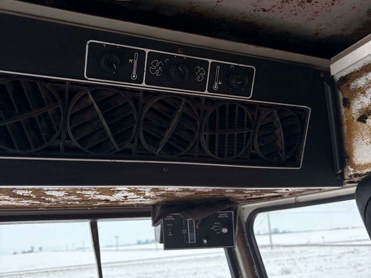 1990-massey-ferguson-8570-image-22