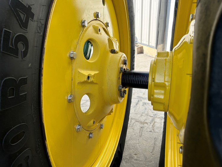 2012-john-deere-8310r-image-49