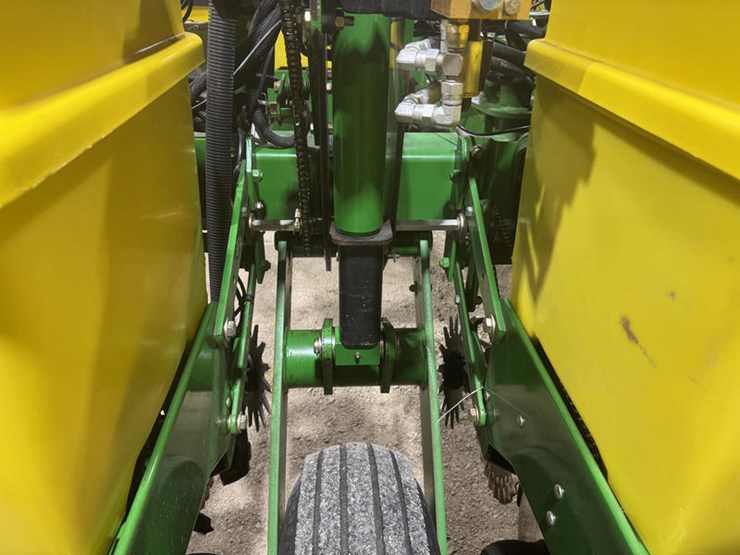 2008-john-deere-1770-image-25