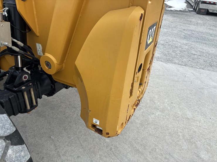 2019-caterpillar-tl1055d-image-28