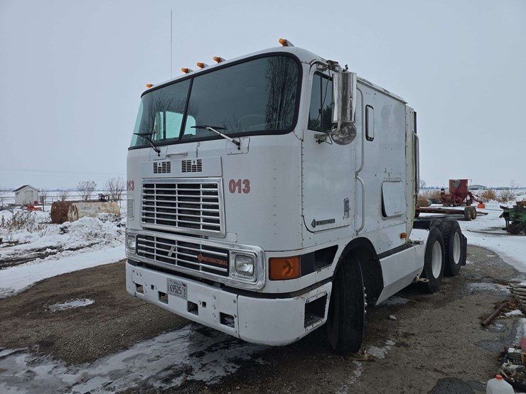 1992-international-semi,-cab-over,-cab-jack-works,-homemade-rear-hitch-image-1