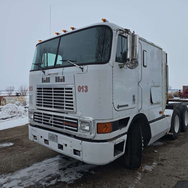 1992 International semi, cab-over, cab jack works, homemade rear hitch