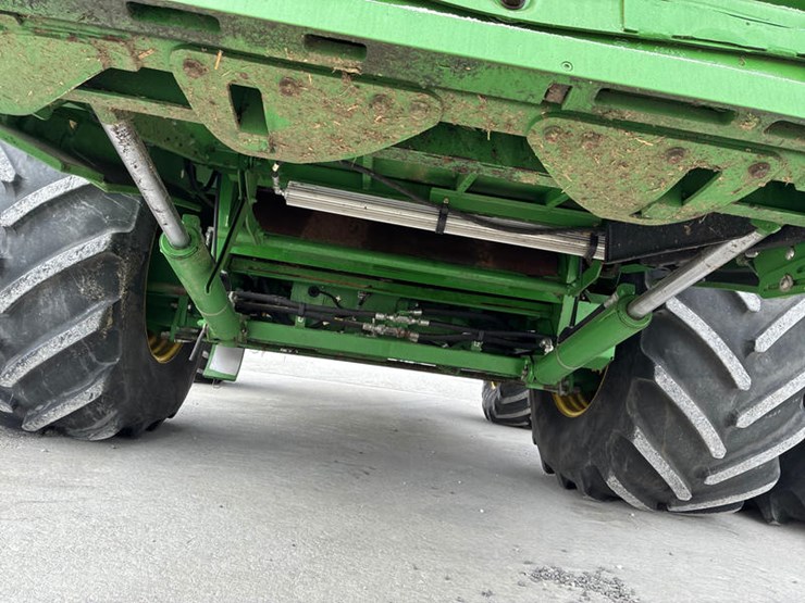 2013-john-deere-s690-image-27