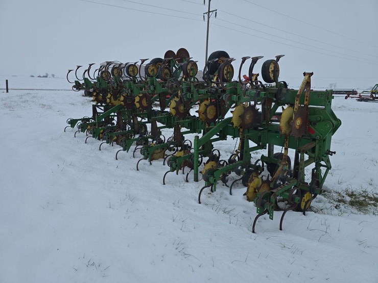 john-deere-845-image-5