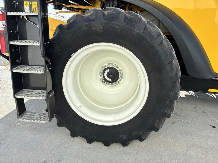 2018-new-holland-cr8.90-image-33