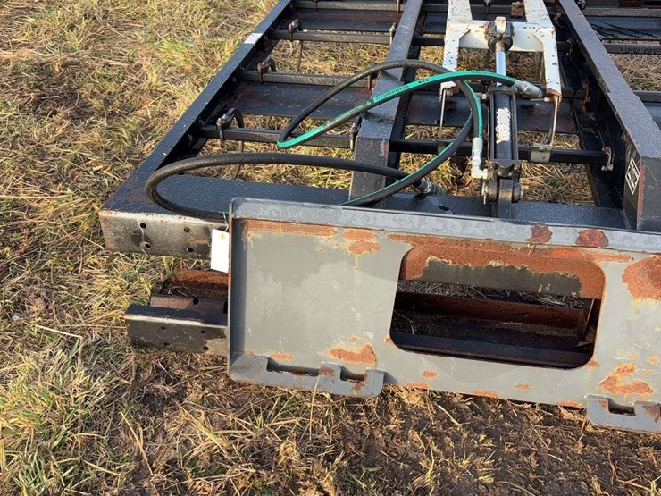 hoelscher-100-accumulator-for-skid-steer-image-6