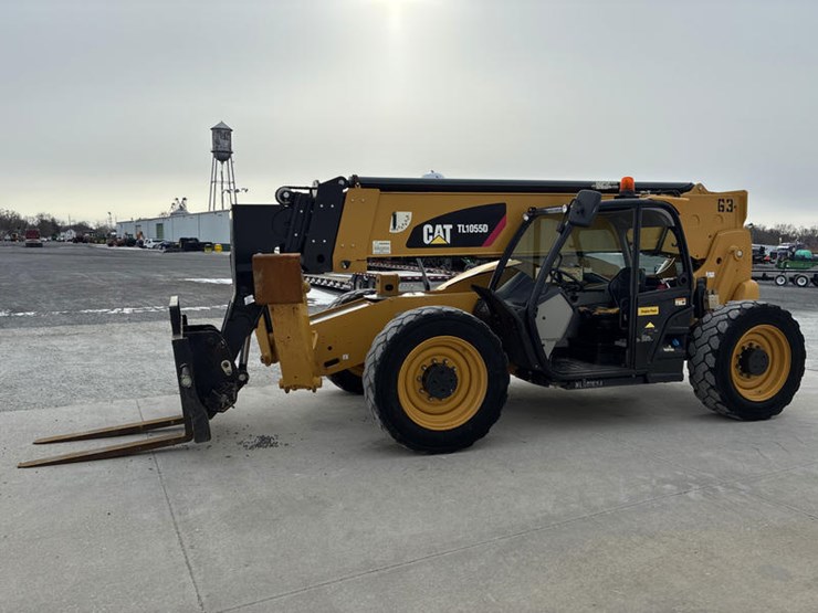2019-caterpillar-tl1055d-image-11