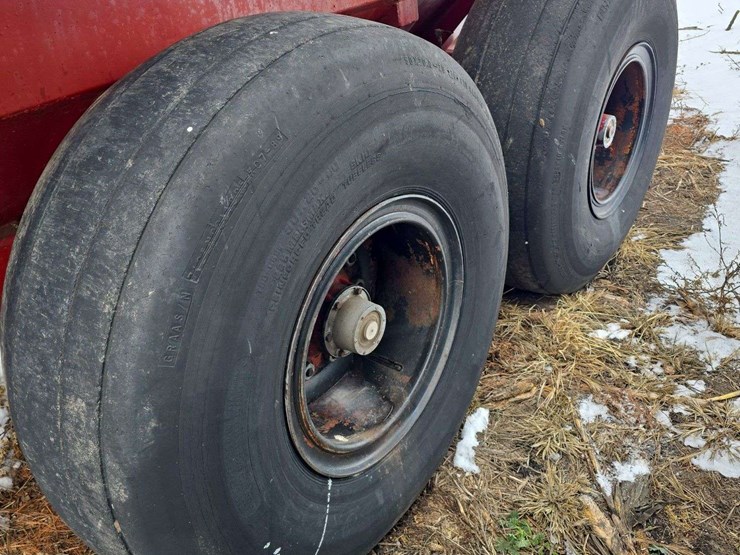 brent-1000-wagon,-rear-brakes,-double-rear-axle,-2-compartments,-center-dump-image-9