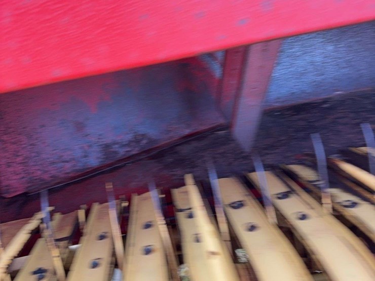 new-holland-570-image-15