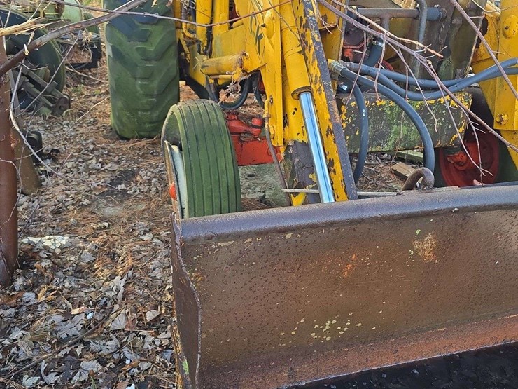 case-tractor-backhoe-with-loader,-2wd,-outriggers,-no-motor,-has-been-sitting-image-4