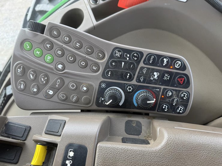 2011-john-deere-8335r-image-60