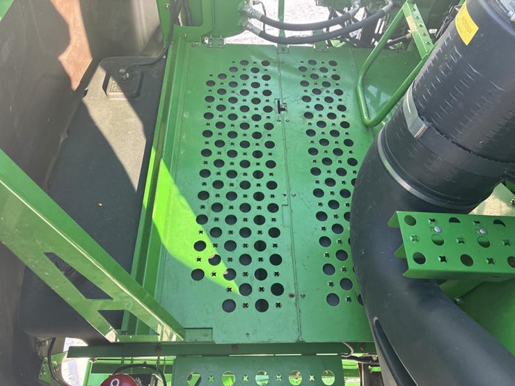 2006-john-deere-9660-sts-image-69