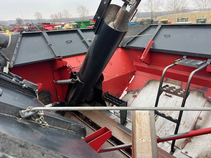 2007-case-ih-7010-image-55