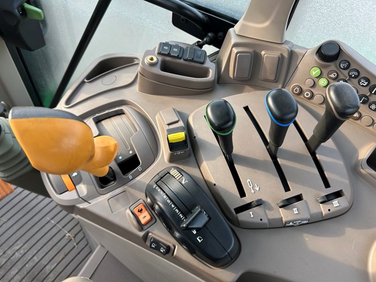 2023-john-deere-6155m-image-24