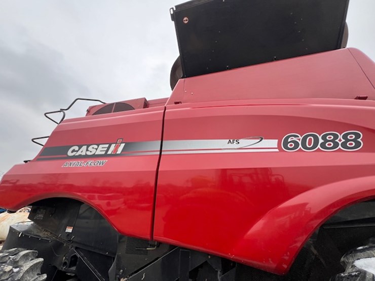 2010-case-ih-6088-image-5