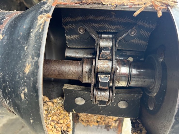 2010-case-ih-6088-image-36