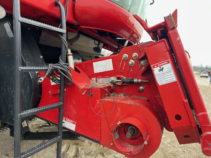 2010-case-ih-6088-image-43