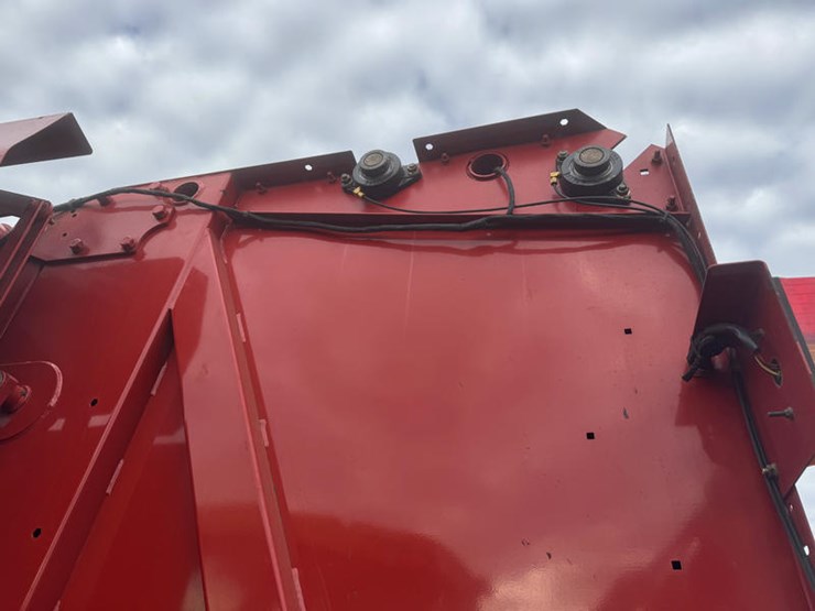 2013-new-holland-br7070-image-15