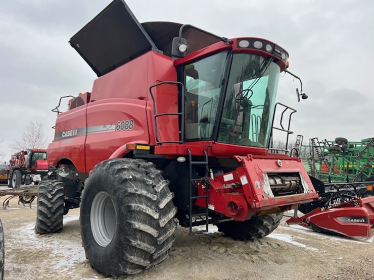 2010-case-ih-6088-image-3