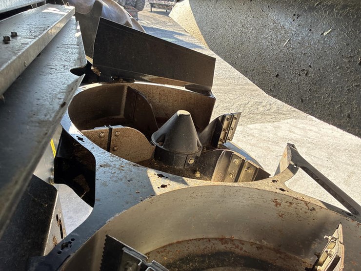 2018-new-holland-cr8.90-image-56