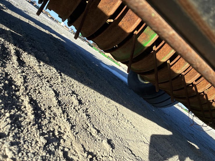 2009-john-deere-568-image-28