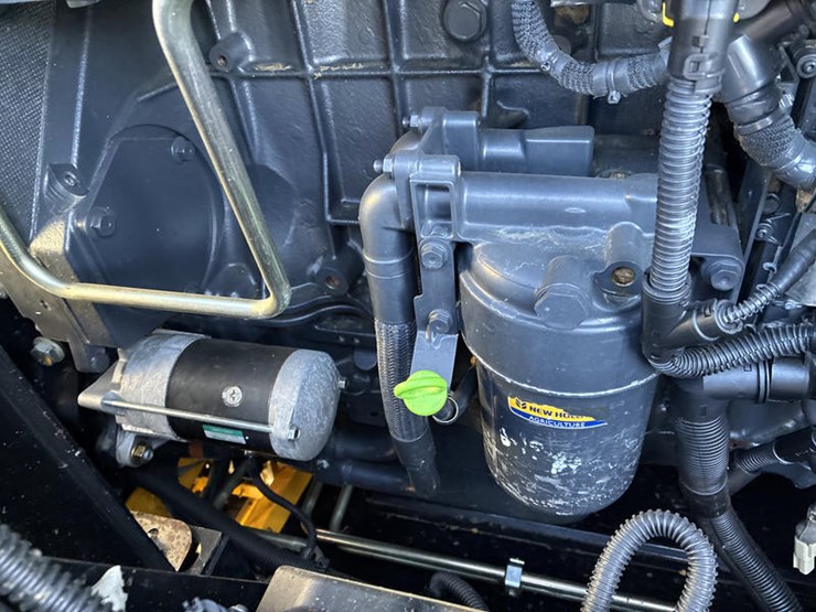 2018-new-holland-cr8.90-image-86