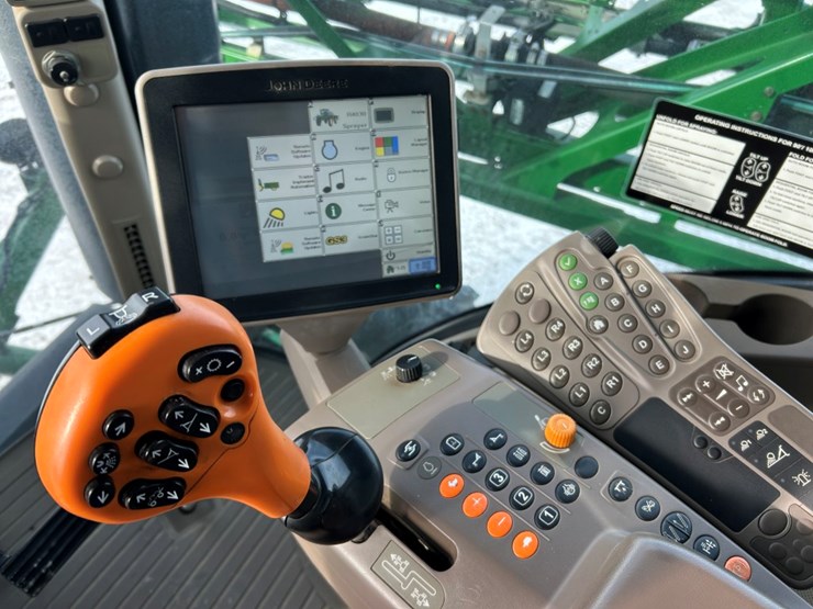 2015-john-deere-r4030-image-32