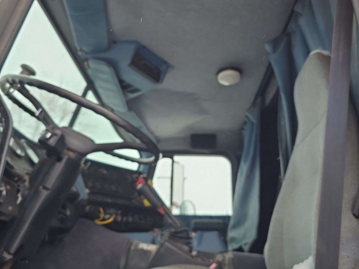 1992-international-semi,-cab-over,-cab-jack-works,-homemade-rear-hitch-image-17