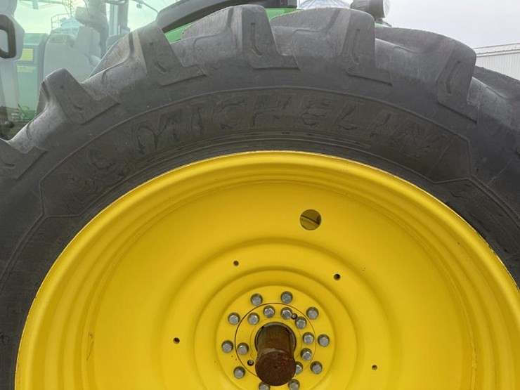 2011-john-deere-8335r-image-12