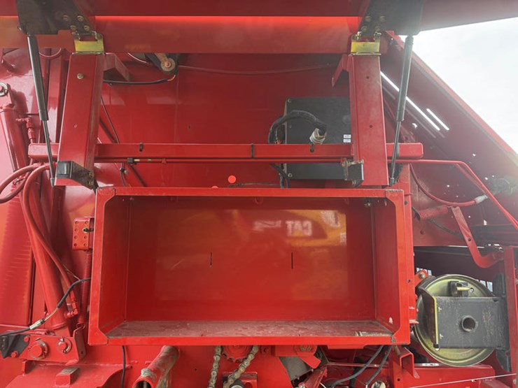 2013-new-holland-br7070-image-21