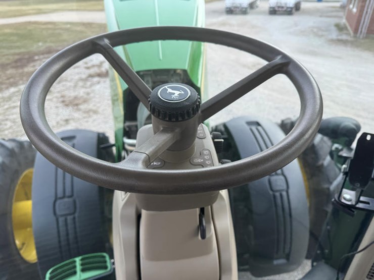 2011-john-deere-8335r-image-57