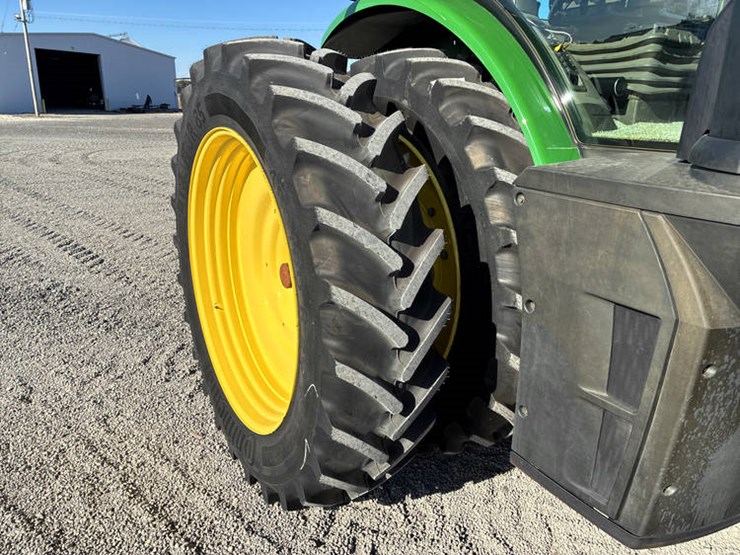 2014-john-deere-8295r-image-57