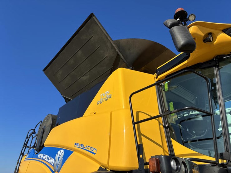 2018-new-holland-cr8.90-image-11