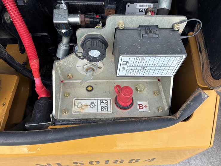2019-caterpillar-tl1055d-image-53