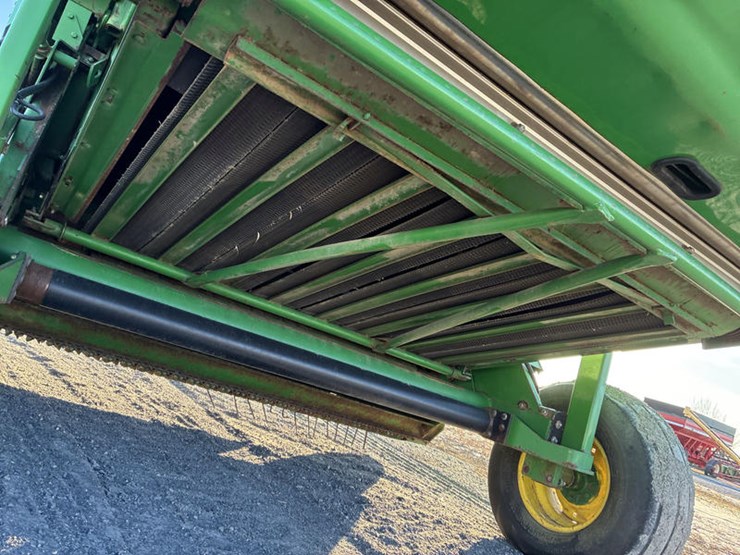 2009-john-deere-568-image-42