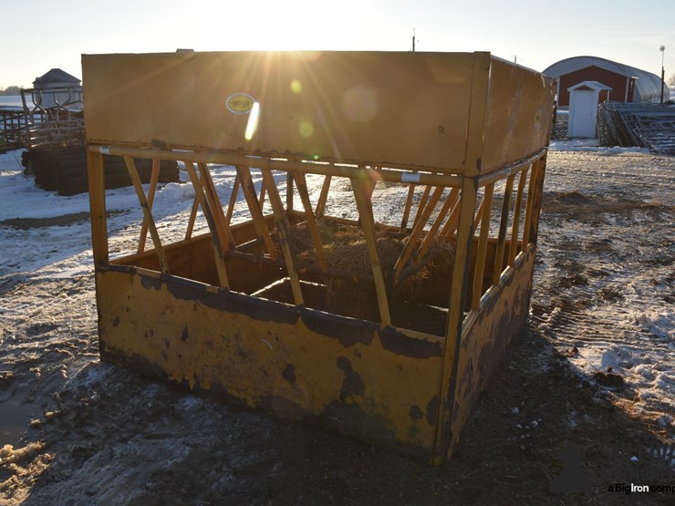 sioux-square-hay-max-feeder-image-4