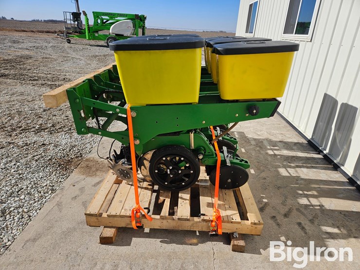 john-deere-max-emerge-plus-row-units-w/precision-planting-v-drives-image-8