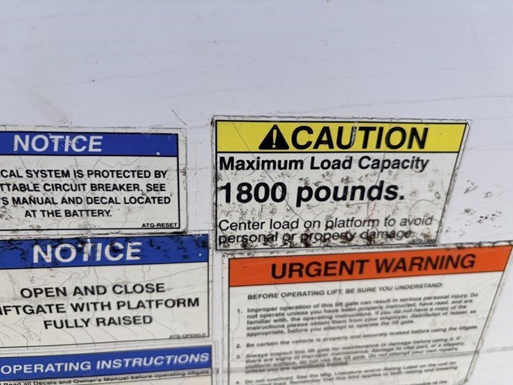 2017-isuzu-nrr-image-7