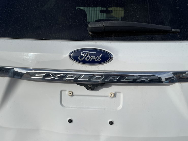 2017-ford-explorer-image-43