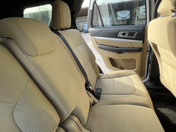 2017-ford-explorer-image-130