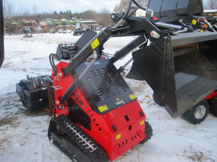 #6594-•-future-ft-360t-13.5hp-gasoline-engine,-electric-start-open-operator-station,-40-in-bucket-operating-load-550#-55"-max-dumping-height-image-1