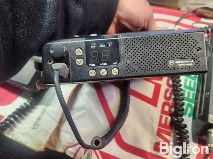 assorted-business-band-radios-image-17