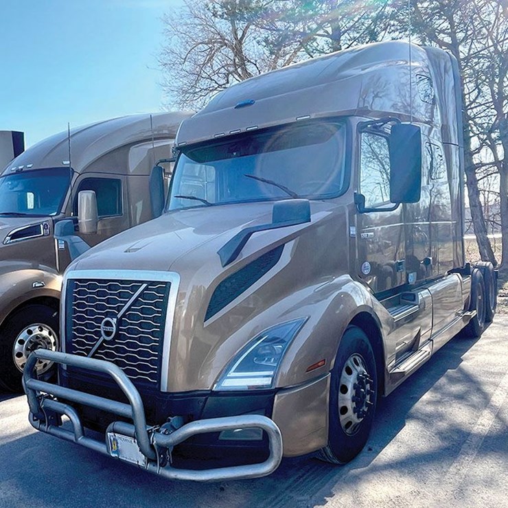 2023 VOLVO VNL 760