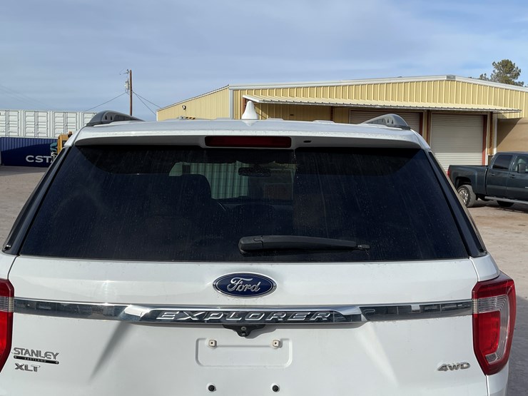 2017-ford-explorer-image-29