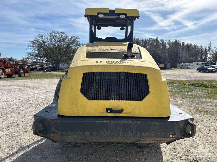 2019-bomag-bw211d-5-image-23