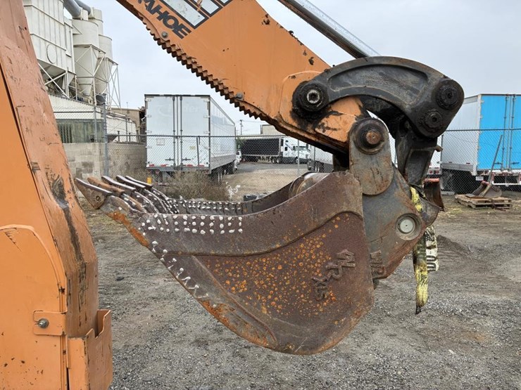 2018-case-580sn-image-15