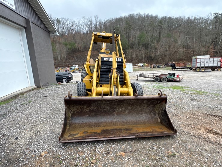 caterpillar-416-image-8