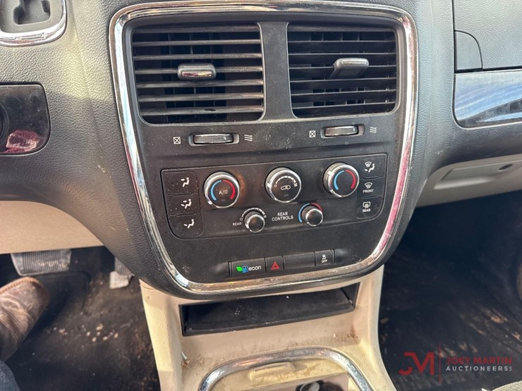 2016-dodge-grand-caravan-image-24